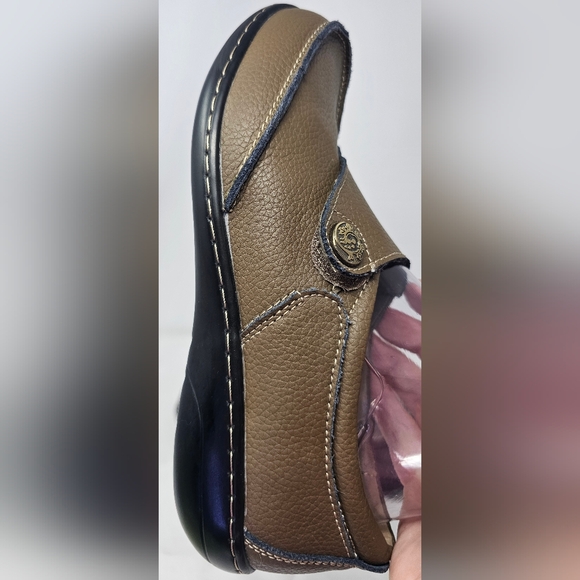 Terrikat Women's Classic Leather Loafers Slip-On Comfort Walking Sz 7.5 Khaki - Picture 5 of 13